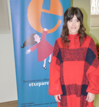 Miren Asiain: "Lanean jarraitzeko indar ikaragarria eman dit Etxepare sariak"