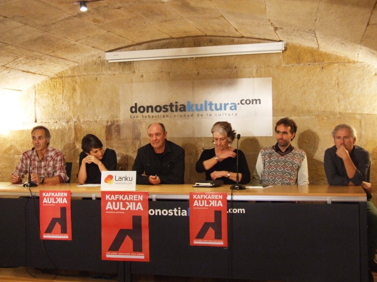 Literaturari loturik, oholtzarako bi proiektu aurkeztu dituzte aste honetan