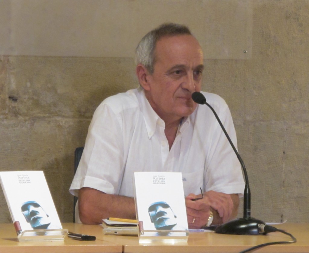 Joxe Austin Arrietak "Estalien gradora" plazaratu du
