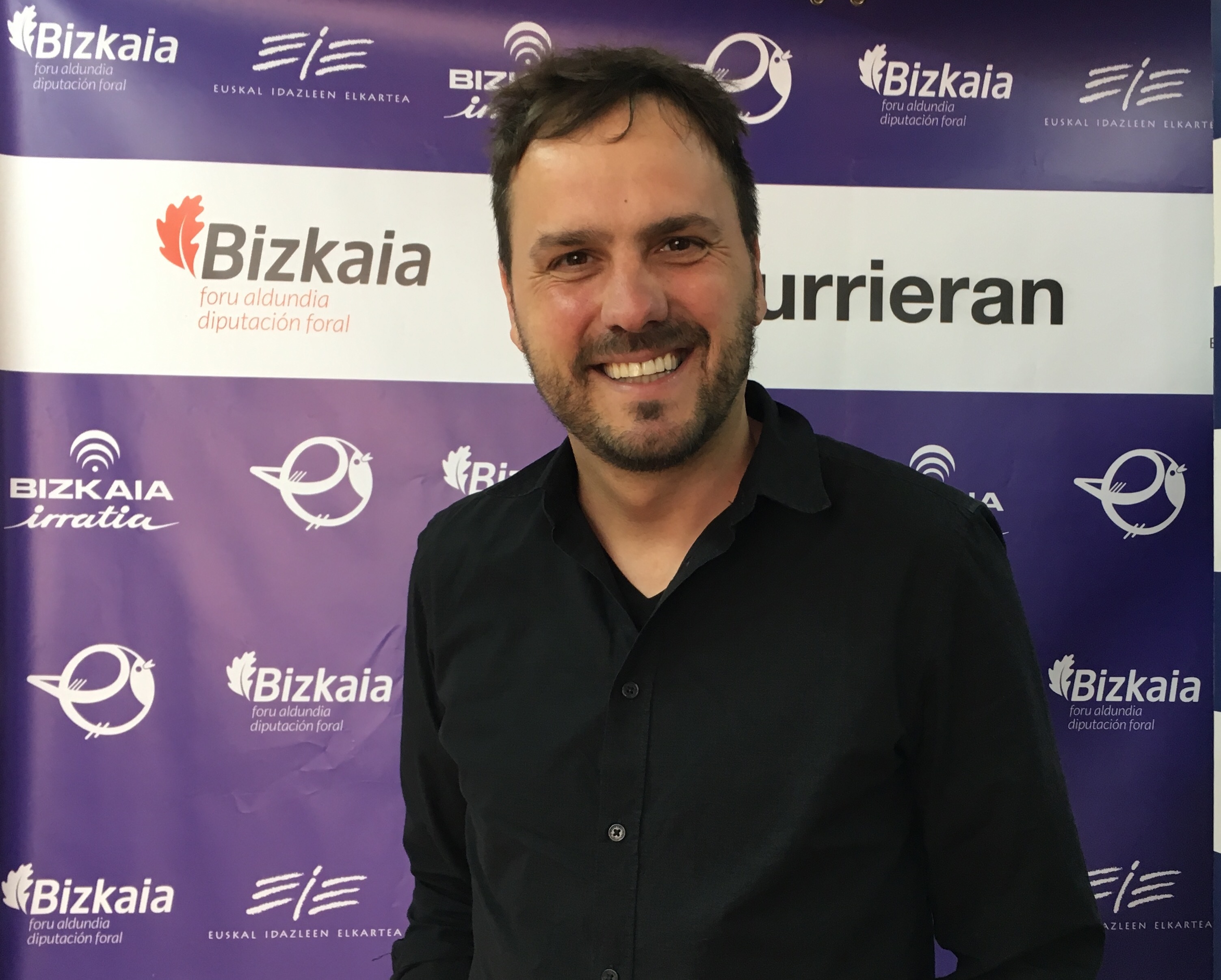 Kirmen Uribe ekarrizketatu dute Irakurrieran saioan