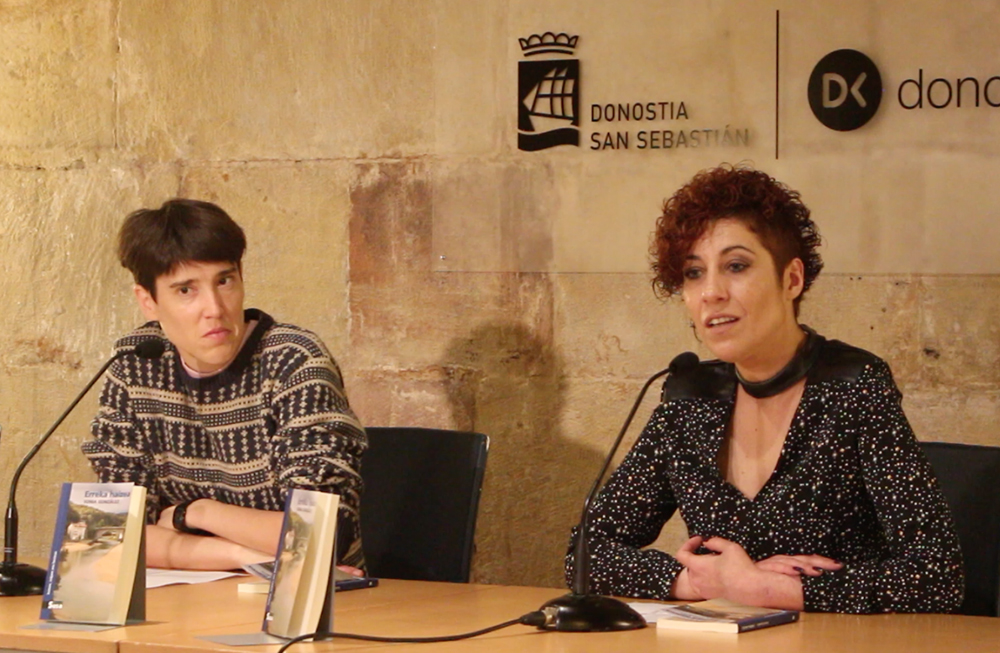 “Begirada sozial eta feminista batek zeharkatzen du liburu osoa”