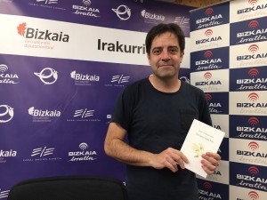 1619_Josu_Goikoetxea_Irakurrieran_saioan