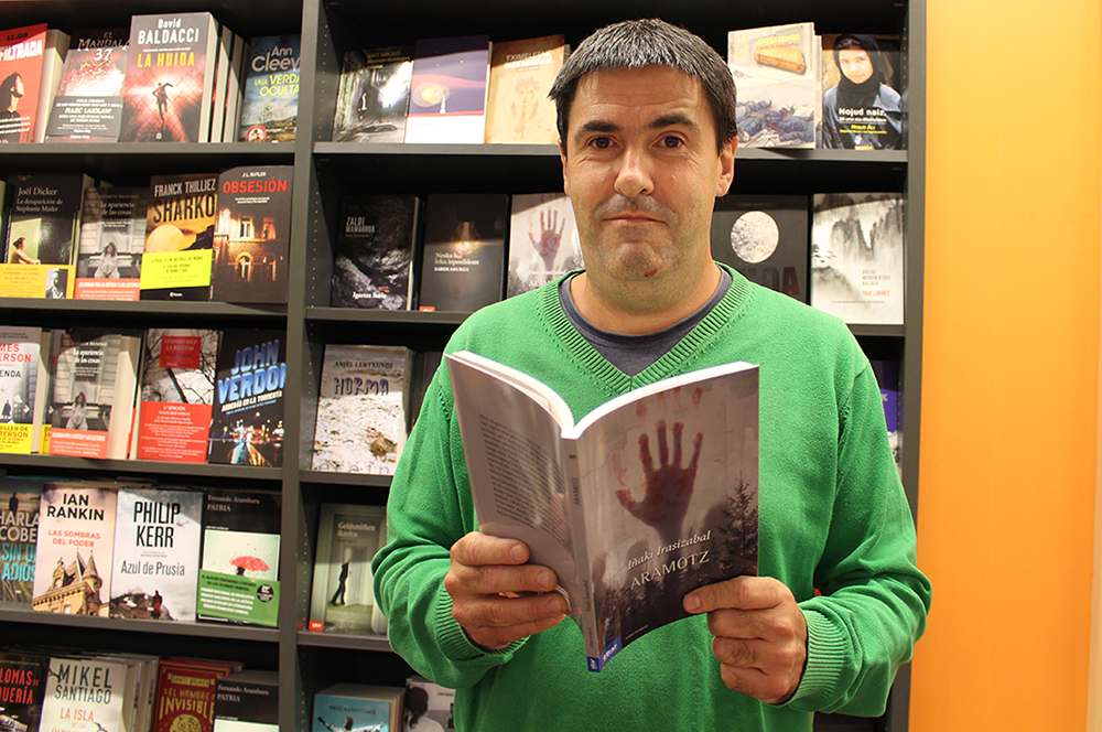 Iñaki Irasizabal, nobela beltzaren mugetan
