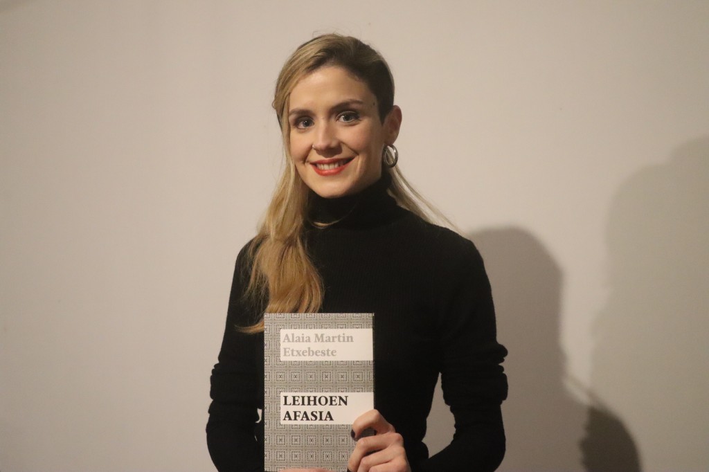 Alaia Martin Etxebeste: "Oka egiteko modu ederra da poesia!"